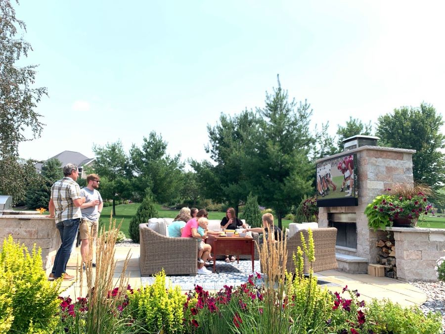 extending-your-living-spaces-with-todays-outdoor-entertainment