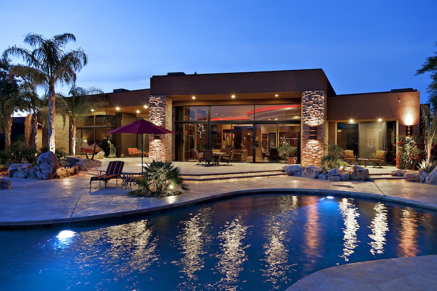 the-advantages-of-partnering-with-an-integrator-for-landscape-lighting