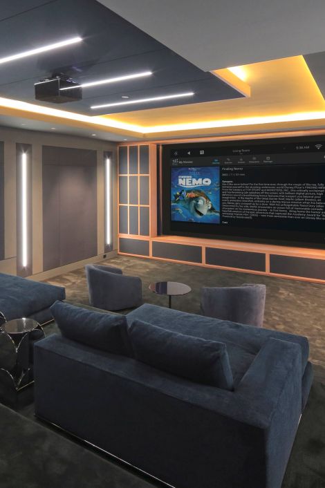 Home Theater Screen & Projector